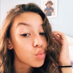 Meet your Posher, Eva